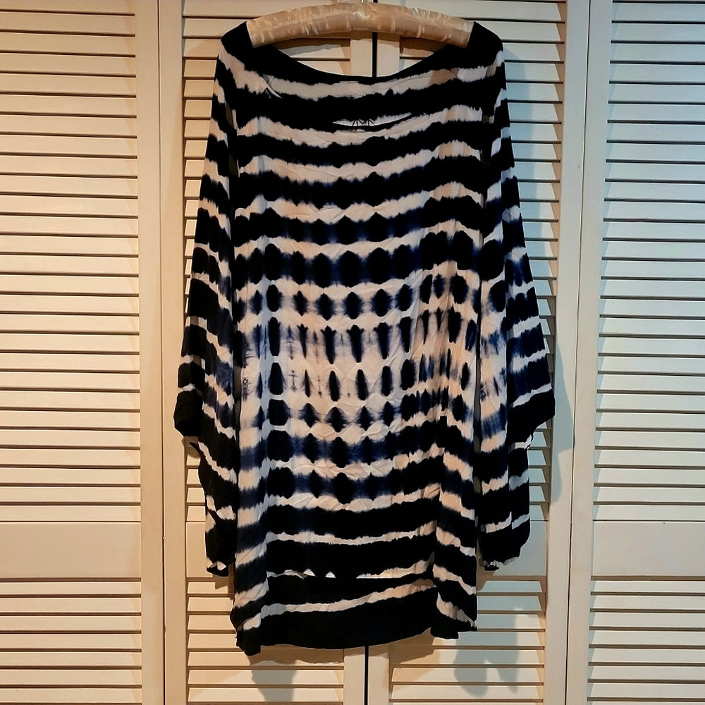 Johnny Was, 100% rayon, blue and white tunic, women's xs
